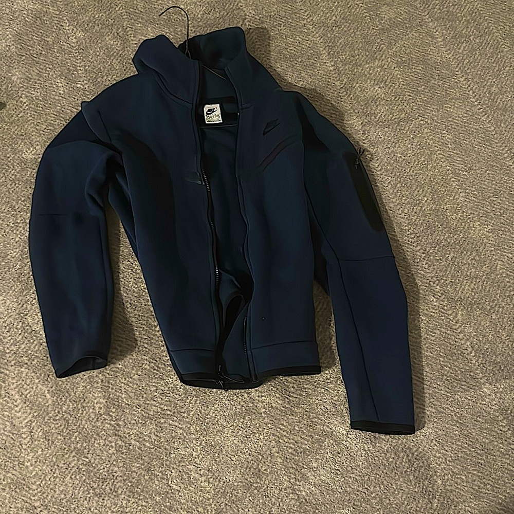 Navy Nike tech